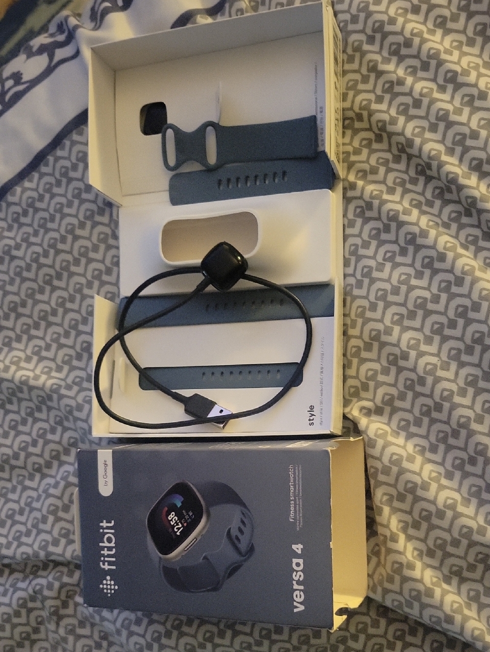 fitbit Versa 4 Dark Blue Smartwatch with 2 Extra Matching Bands And 2 Chargers